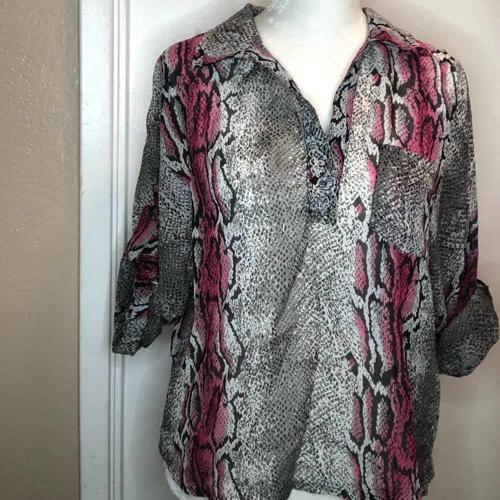 Sz M Snakeskin print blouse NWT